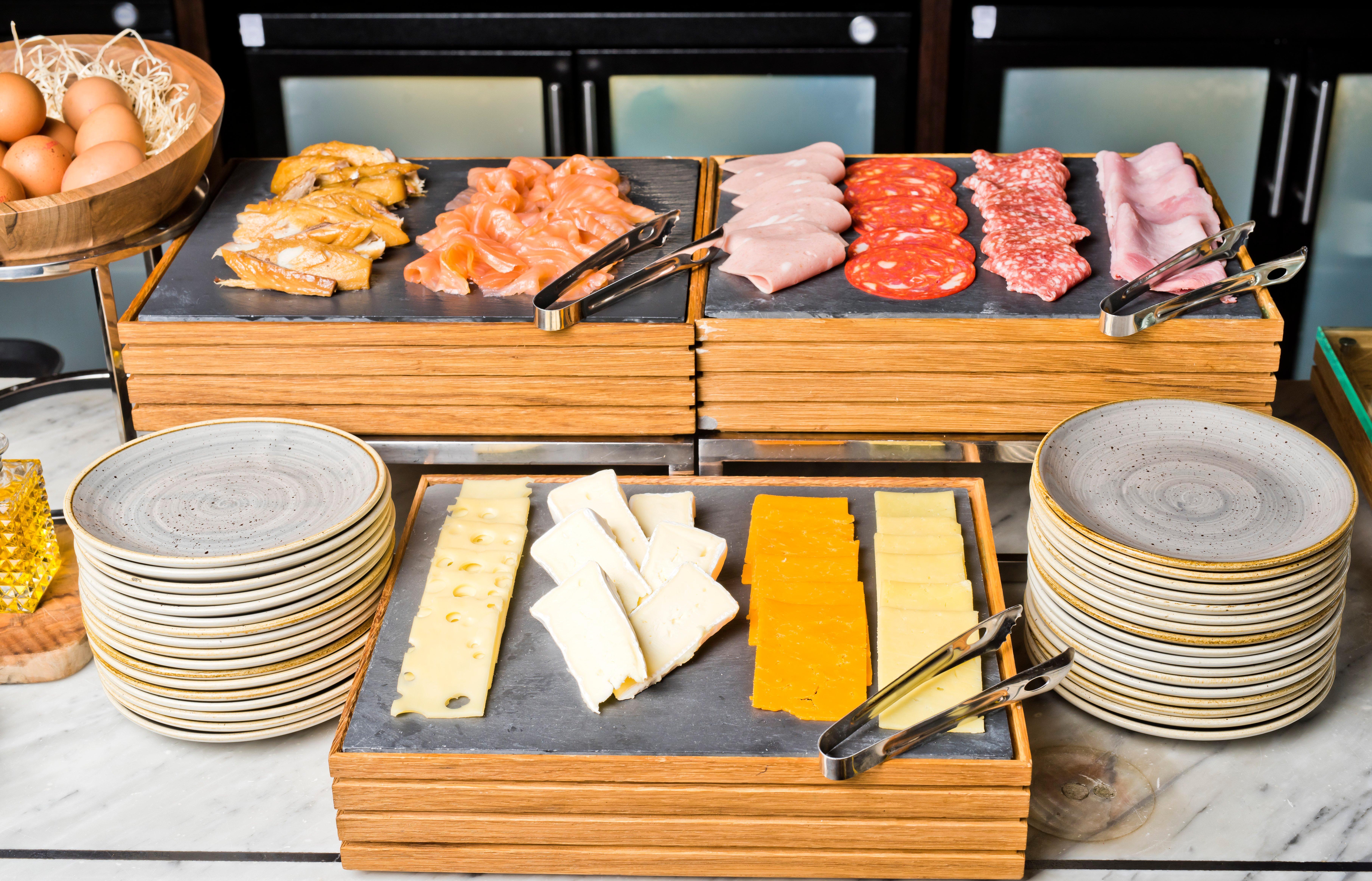 Intercontinental Edinburgh The George By Ihg Hotel Luaran gambar A selection of cold cuts and cheese
