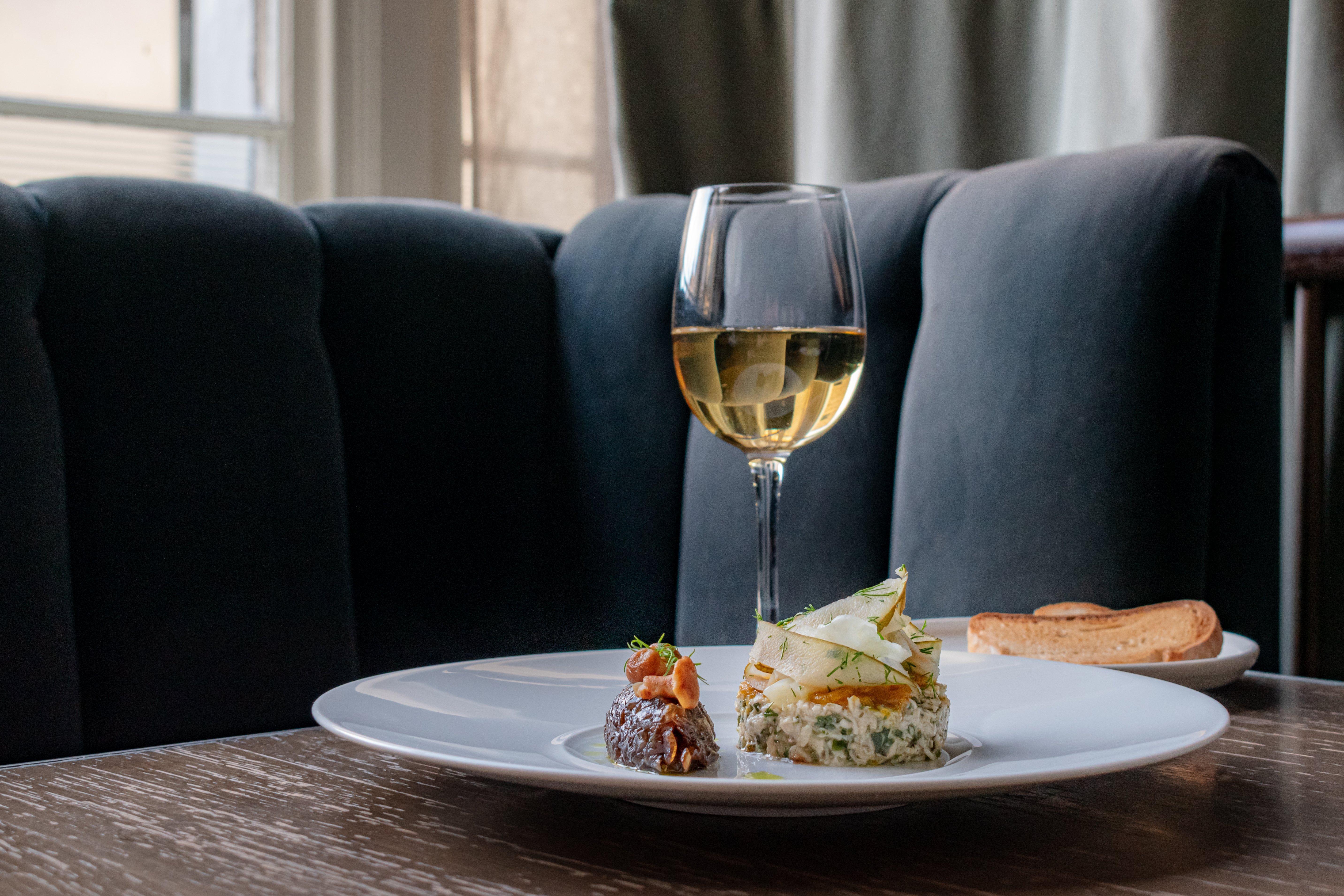 Intercontinental Edinburgh The George By Ihg Hotel Luaran gambar A glass of white wine