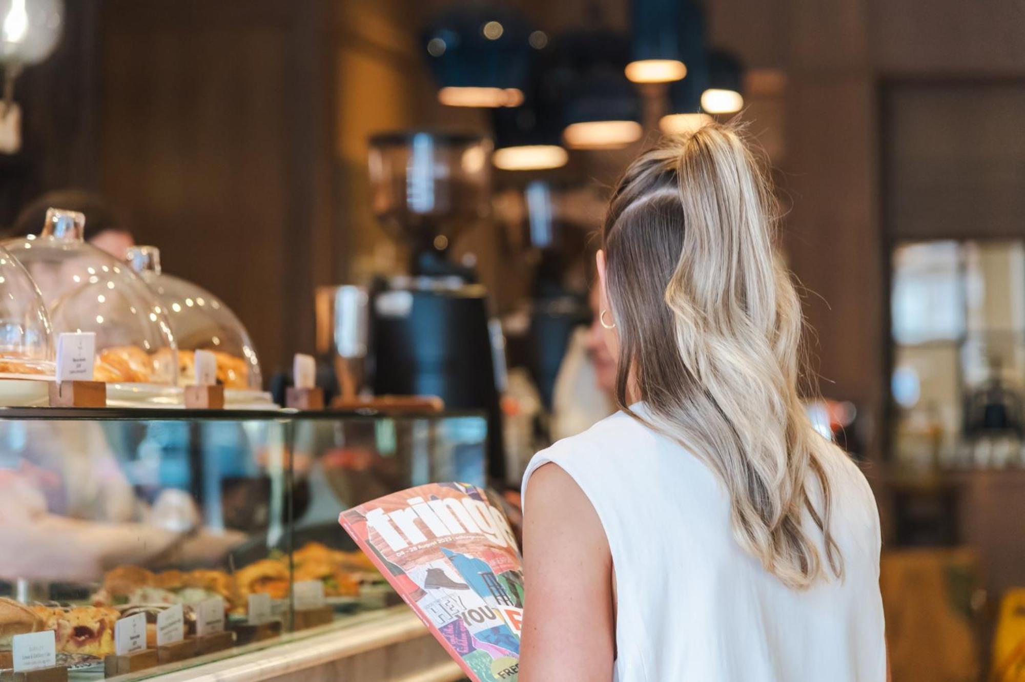 Intercontinental Edinburgh The George By Ihg Hotel Luaran gambar A woman ordering from a menu