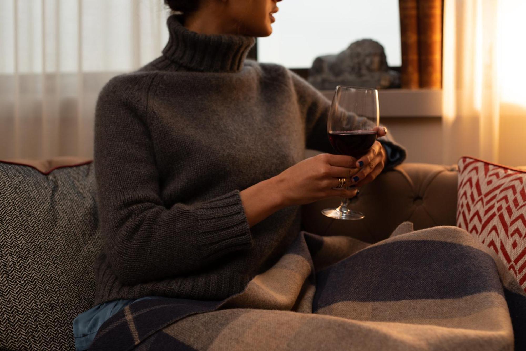 Intercontinental Edinburgh The George By Ihg Hotel Luaran gambar A woman wearing a turtleneck