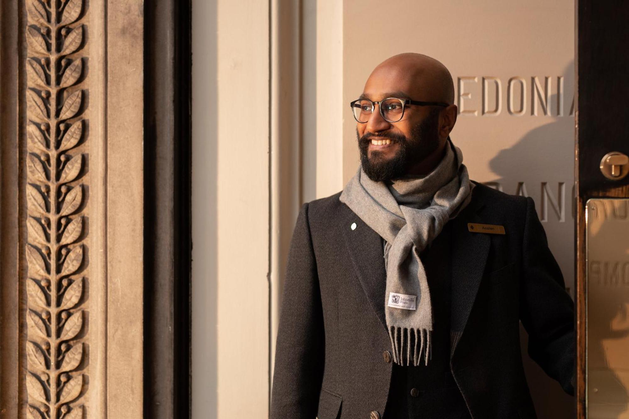 Intercontinental Edinburgh The George By Ihg Hotel Luaran gambar A doorman at the London InterContinental Hotel