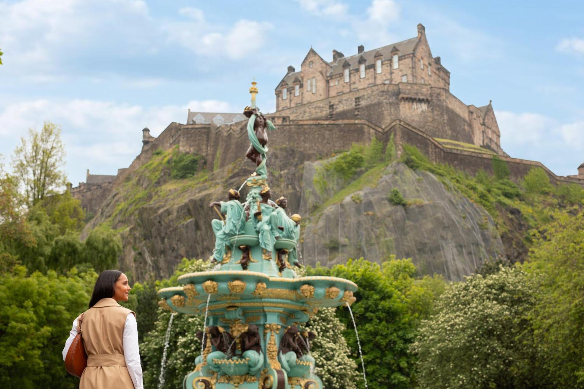 Intercontinental Edinburgh The George By Ihg Hotel Luaran gambar Fountain at Edinburgh Castle